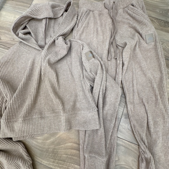 ALO Muse Hoodie & Sweatpants ! - Picture 3 of 6